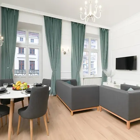 Sage Piotrkowska In By Renters *