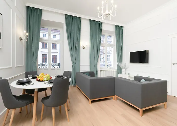 Sage Piotrkowska In By Renters *