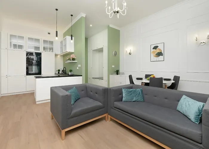 Sage Piotrkowska In By Renters *